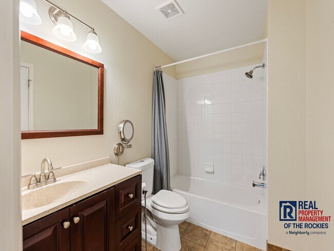 Building Photo - Charming Fort Collins Townhome with Private Patio, Vaulted Ceilings & Prime Location!