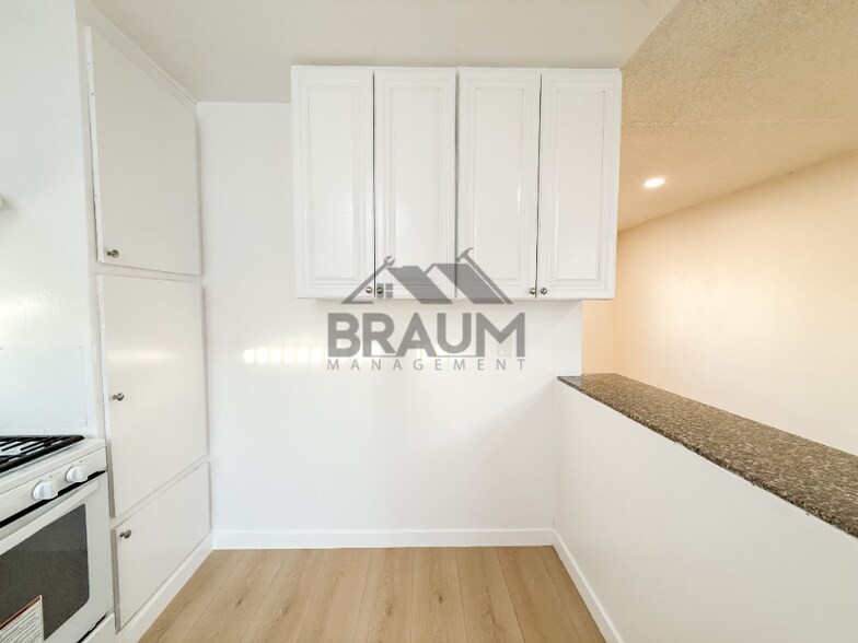 Building Photo - 13115 Oxnard St