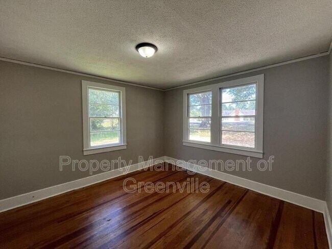 Building Photo - 105 S Piedmont Hwy