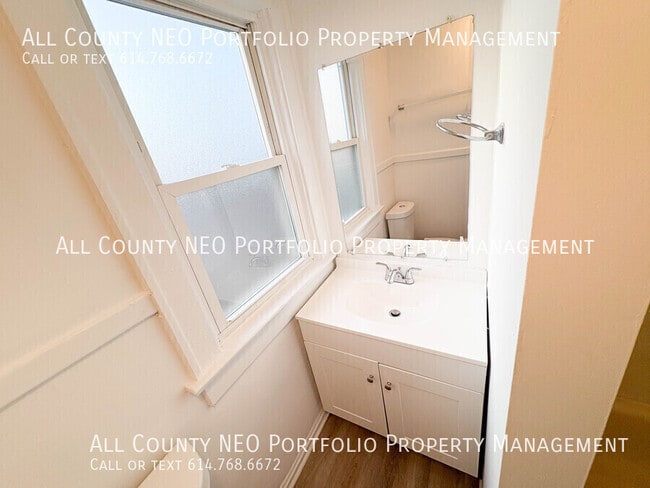 Building Photo - 19 N Wayne Ave