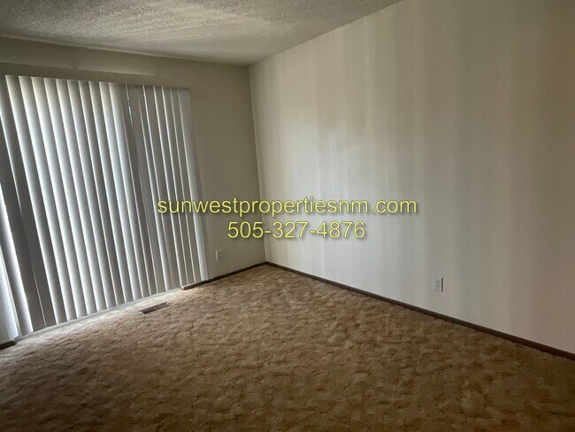 Building Photo - 518 N Locke Ave