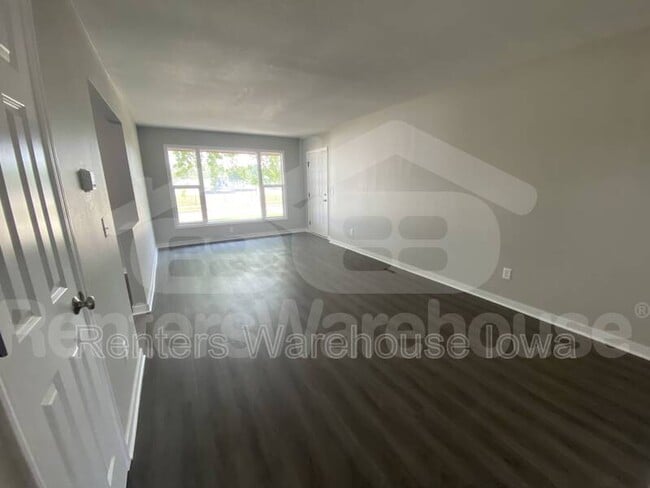 Building Photo - 507 9th St SE