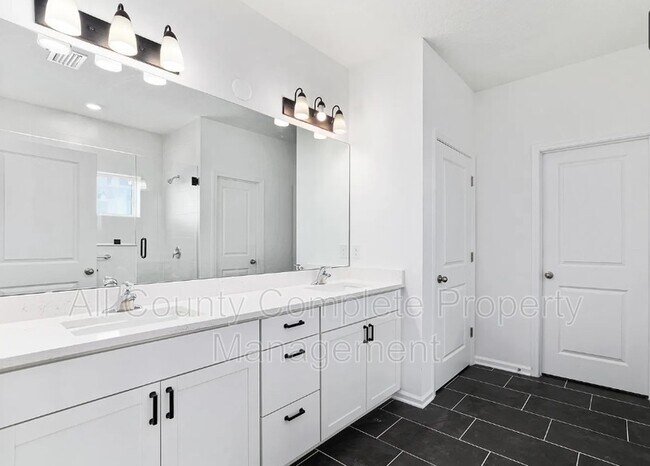 Building Photo - 374 Ness Cir