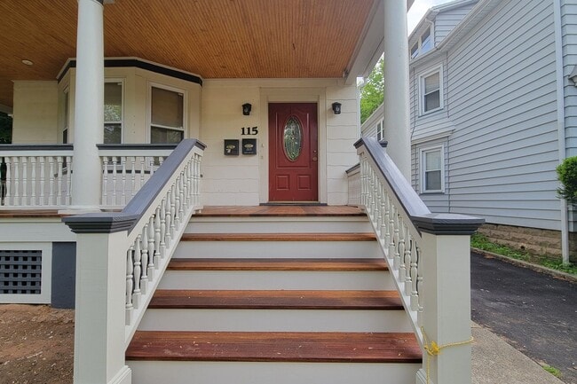 Primary Photo - 115 Maolis Ave