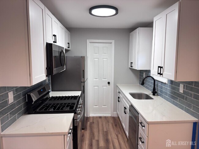 Building Photo - 6 Seaglade Cir