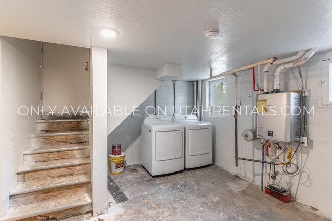 Building Photo - 231 400 N
