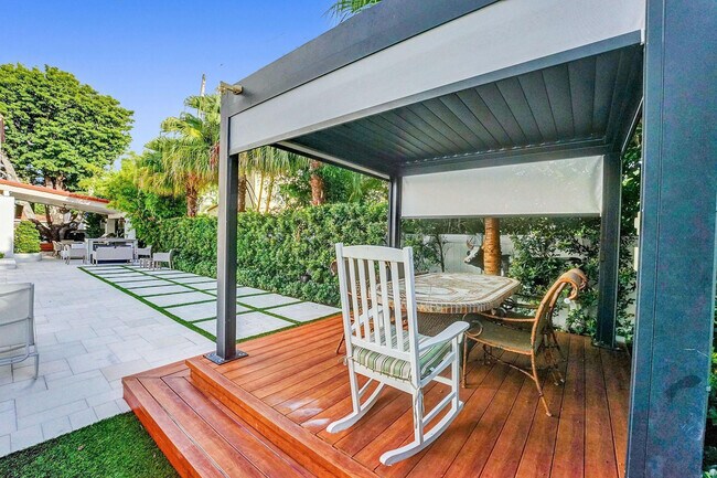 Building Photo - 614 Poinciana Dr