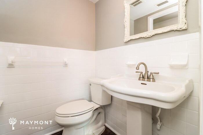 Building Photo - 15634 Sea Pines Dr