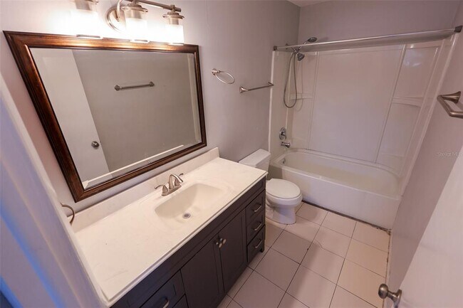 Building Photo - 1423 Maple St SW