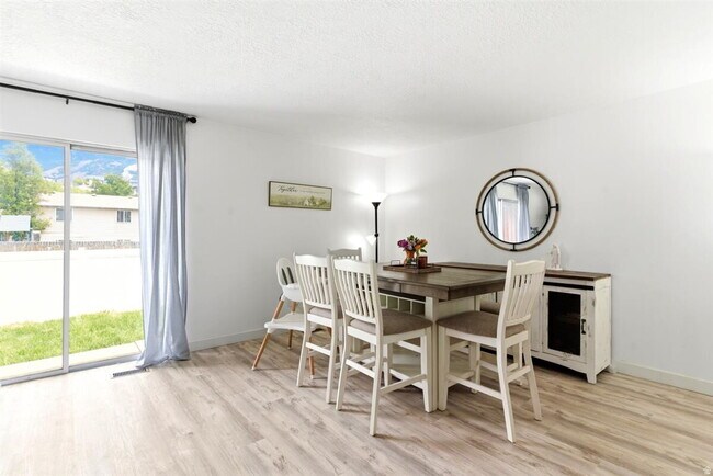 Building Photo - "Spacious 3-Bed Oasis with Fireplace & Modern Vinyl Touches in Ogden"
