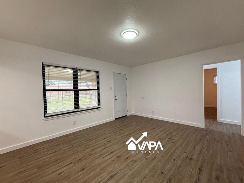 Building Photo - 4707 Dagmar Dr