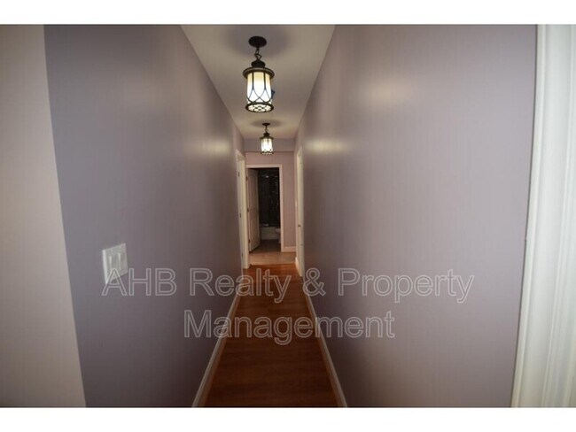 Building Photo - 127 Brooks St