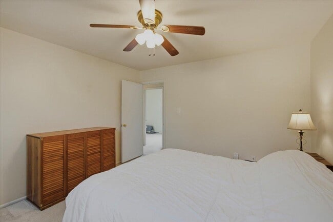 Building Photo - 899 Holborn Ct