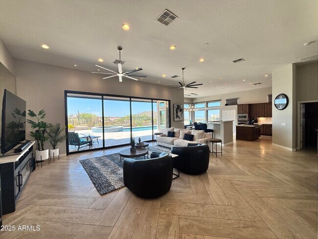 Building Photo - 7637 E Tasman Cir