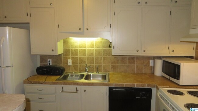 Building Photo - 3937 Montclair Rd