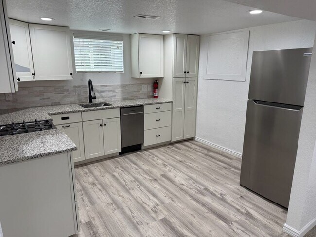 Building Photo - Wonderful updated basement apartment - Available NOW!