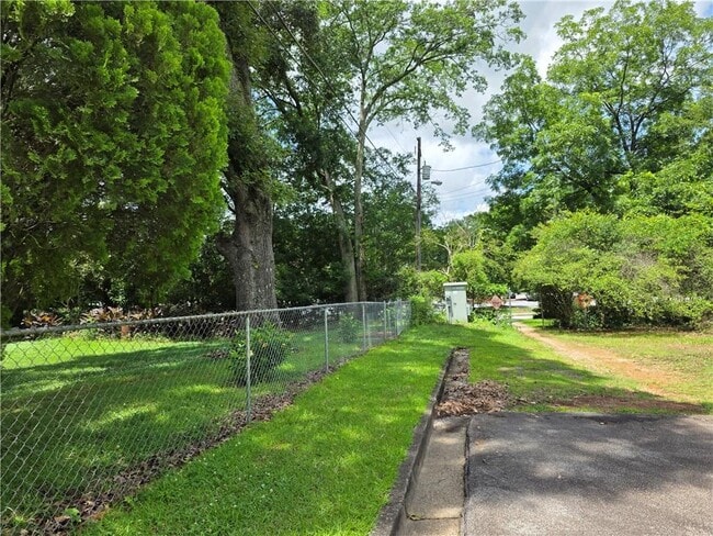 Building Photo - 3533 Charlotte Dr