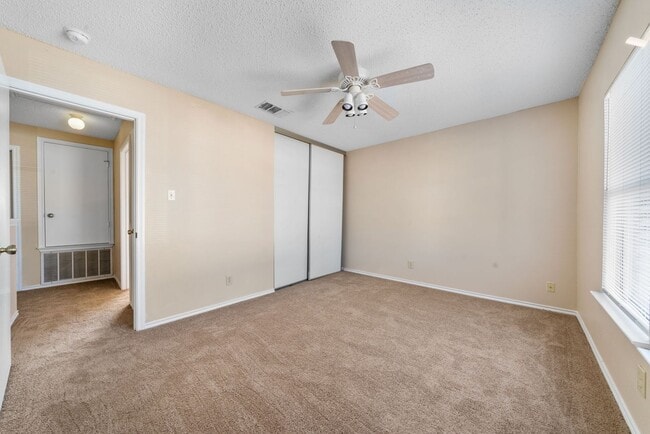 Building Photo - 7038 Cole Creek Dr