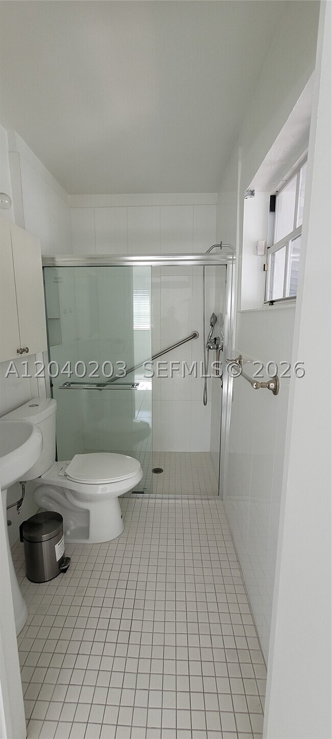 Building Photo - 5200 SW 89th Pl