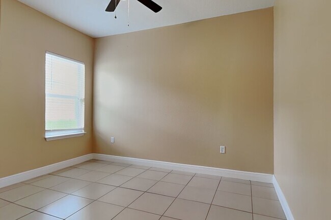 Building Photo - 5017 SW 165th Street Rd