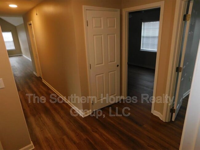 Building Photo - 137 Cunningham Dr
