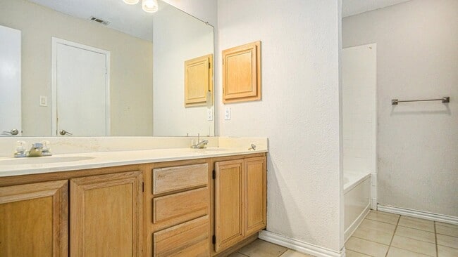 Building Photo - 6908 Bentley Ave