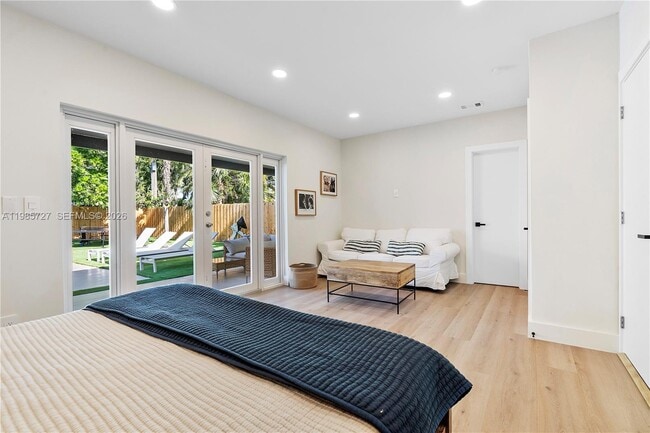 Building Photo - 10801 Peachtree Dr