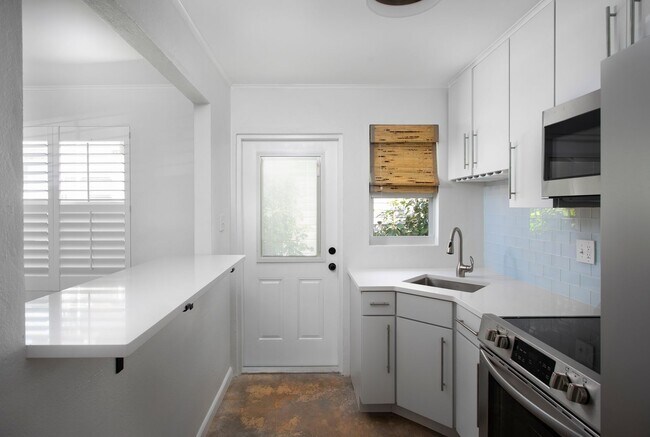 Building Photo - 1 Bedroom 1 Bathroom Apartment No Pets