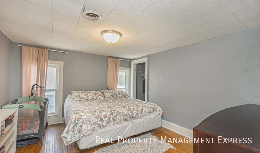 Building Photo - 4 Bedroom 2 Bathroom Home in Sioux Falls