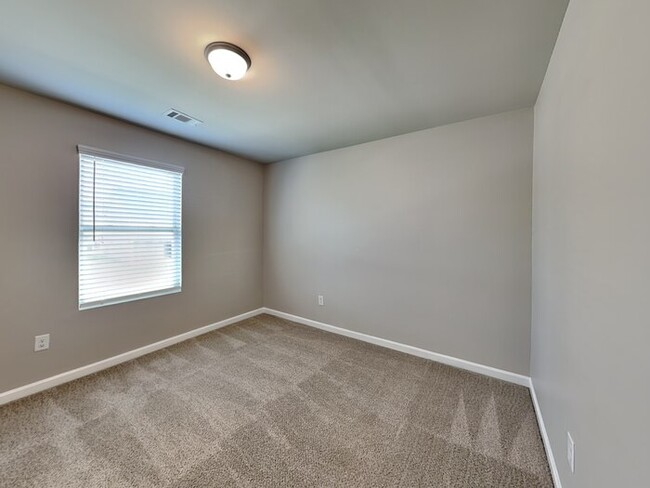 Building Photo - One Month FREE Move-in Special!