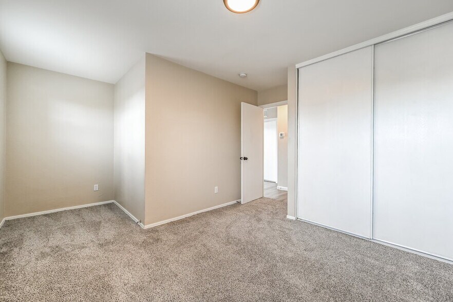Building Photo - 15331 W Cameron Cir