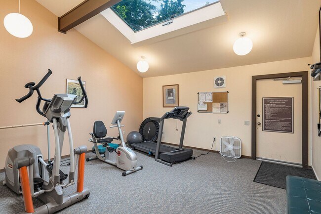 Building Photo - Pool’s Open! -Huge, refreshed 2 BR-2 Bath ...
