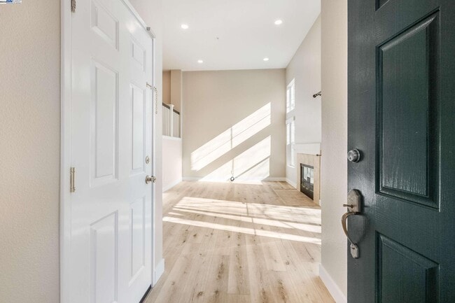 Building Photo - 4579 Mangrove Dr