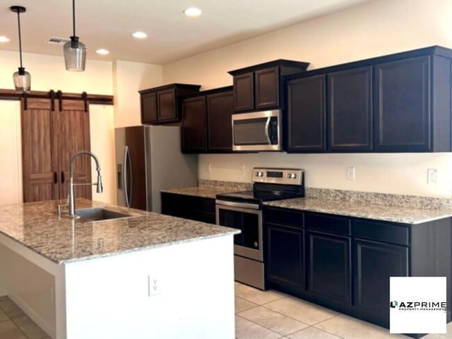 Building Photo - Elegant home