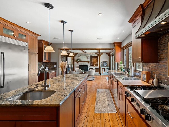 Building Photo - 1811 Breezewood Dr