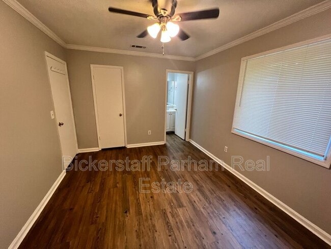 Building Photo - 6620 Cove Cir