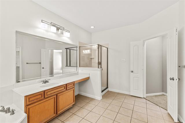 Building Photo - 15920 Alvarado Dr
