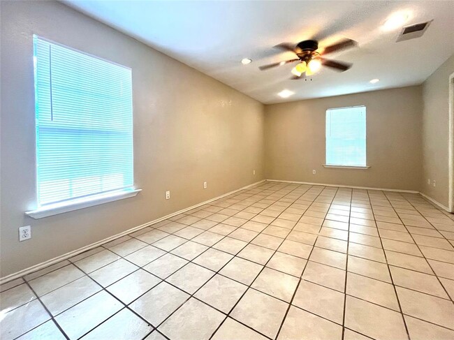 Building Photo - 304 Montopolis Dr