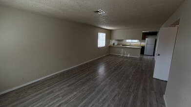 Building Photo - First Floor 2-bed, 2-bath, no carpet here!