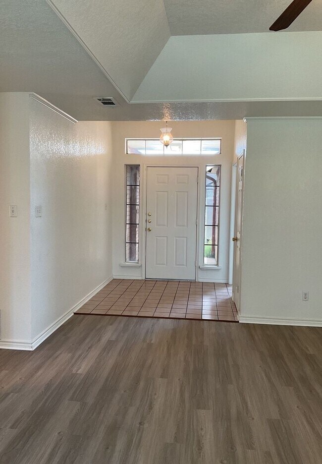 Building Photo - 2509 Lain Dr