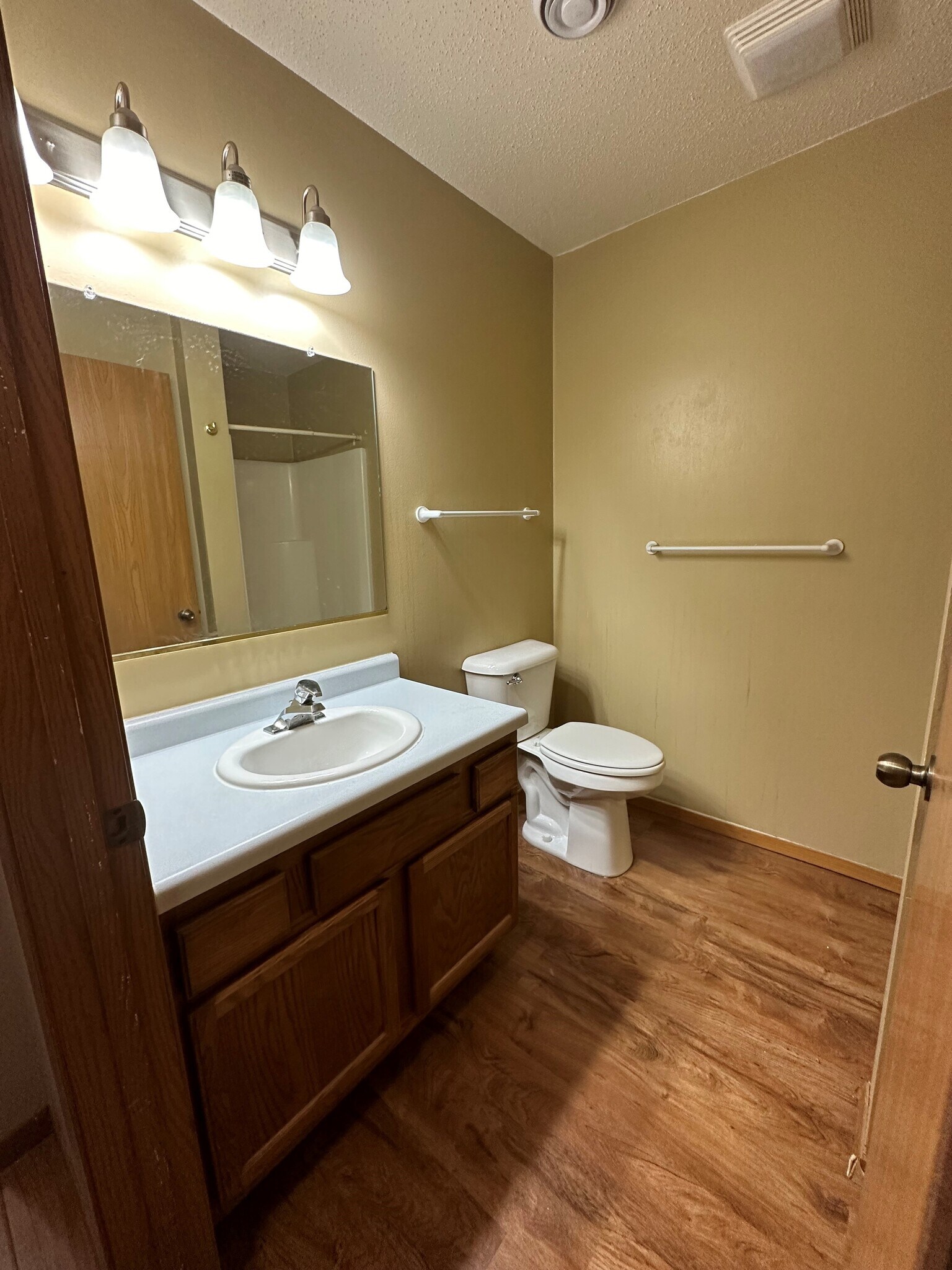 Building Photo - 1521 6th St E