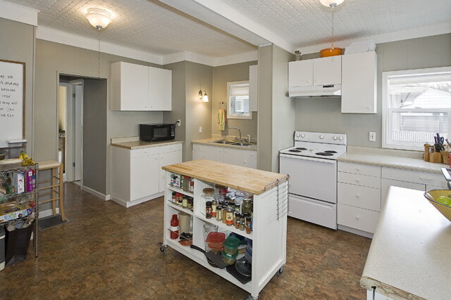Building Photo - Charming 4-Bedroom Minneapolis Home with Finished Basement & Hardwood Floors