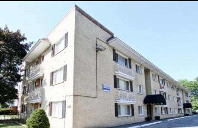 Building Photo - 7819 S South Shore Dr