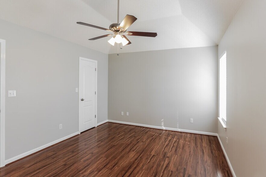 Building Photo - 1329 Annesdale Dr