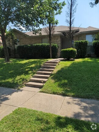 Building Photo - MOVE IN SPECIAL!!!! Cedar Hill home featur...