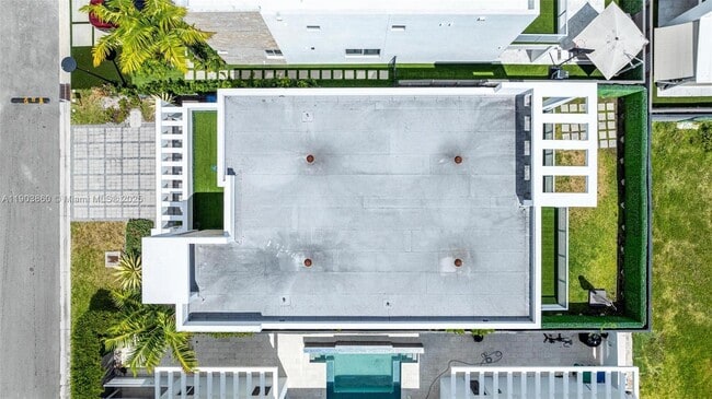 Building Photo - 10330 NW 68th St