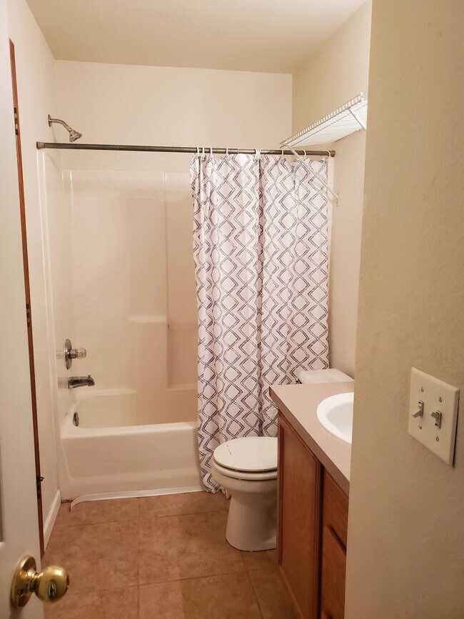 Building Photo - 730 Ponderosa Dr