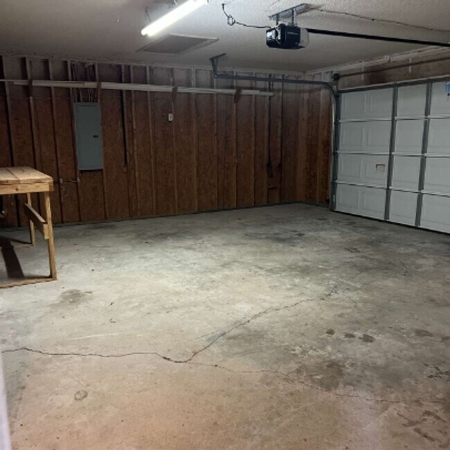 Building Photo - Welcome To Edgefield