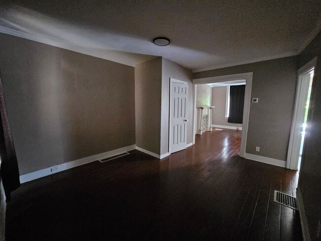 Building Photo - Newly updates 2 bedroom 1 bath for rent in...