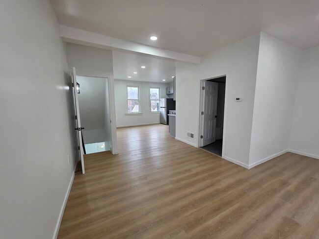 Building Photo - Fully Rehabbed 3 bedroom 2 bathroom house for rent!